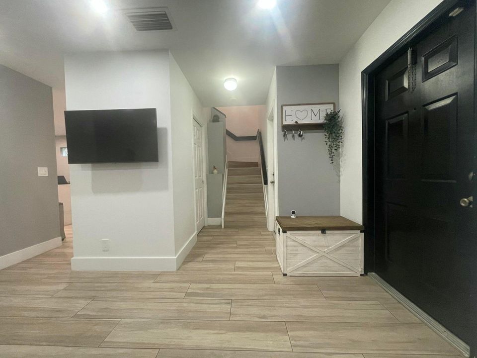 Active With Contract: $3,900 (4 beds, 2 baths, 1900 Square Feet)