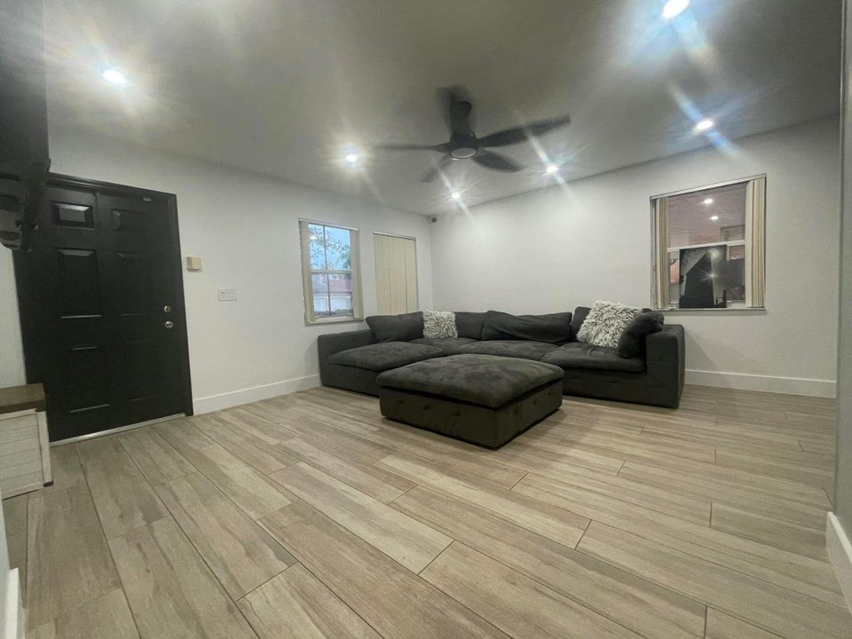 Active With Contract: $3,900 (4 beds, 2 baths, 1900 Square Feet)