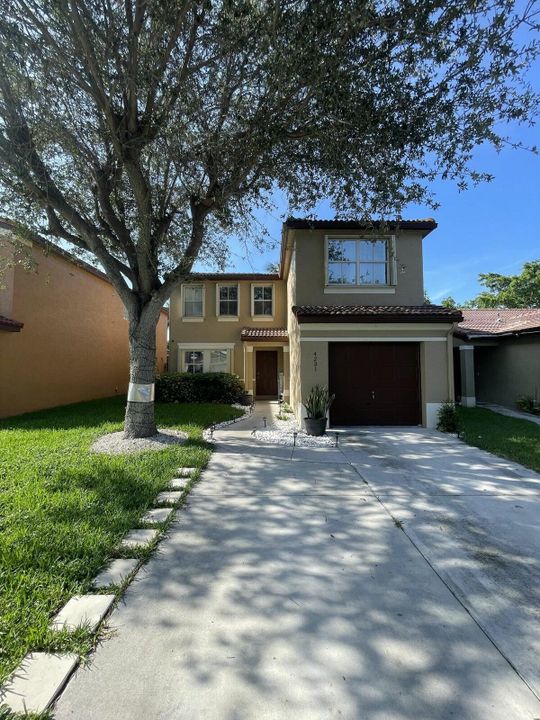 Active With Contract: $3,900 (4 beds, 2 baths, 1900 Square Feet)