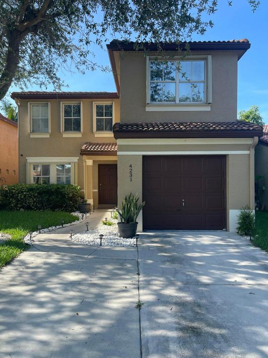 Active With Contract: $3,900 (4 beds, 2 baths, 1900 Square Feet)