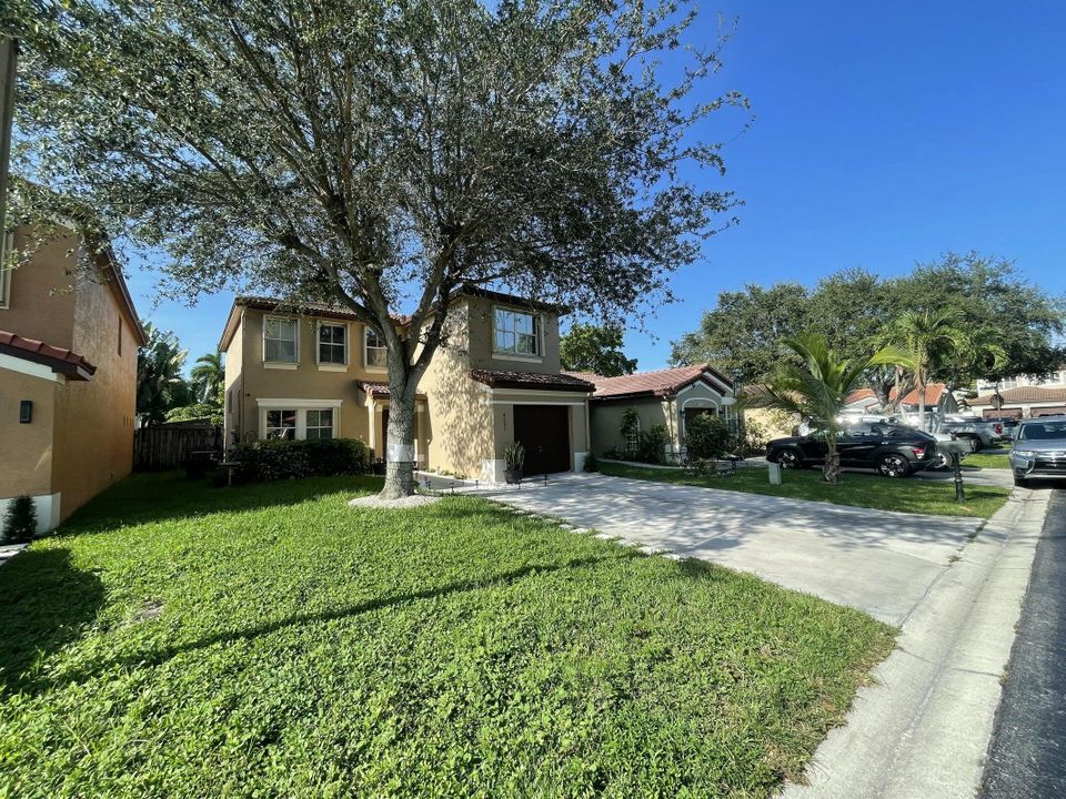 Active With Contract: $3,900 (4 beds, 2 baths, 1900 Square Feet)