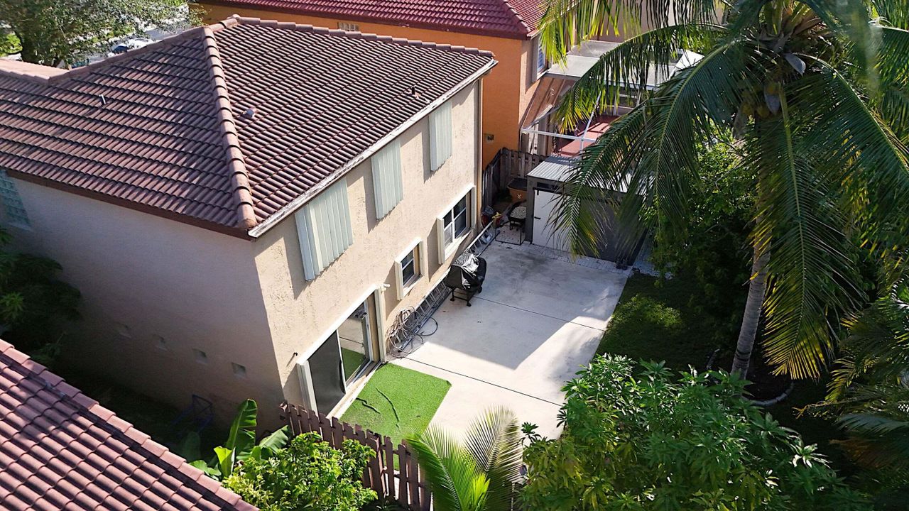 Active With Contract: $3,900 (4 beds, 2 baths, 1900 Square Feet)