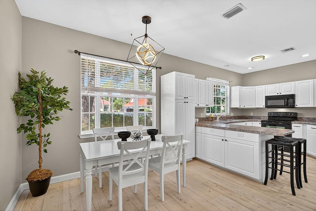 Activo con contrato: $334,900 (3 camas, 2 baños, 1928 Pies cuadrados)