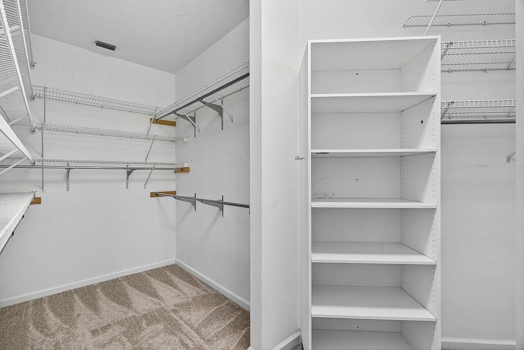 Activo con contrato: $334,900 (3 camas, 2 baños, 1928 Pies cuadrados)