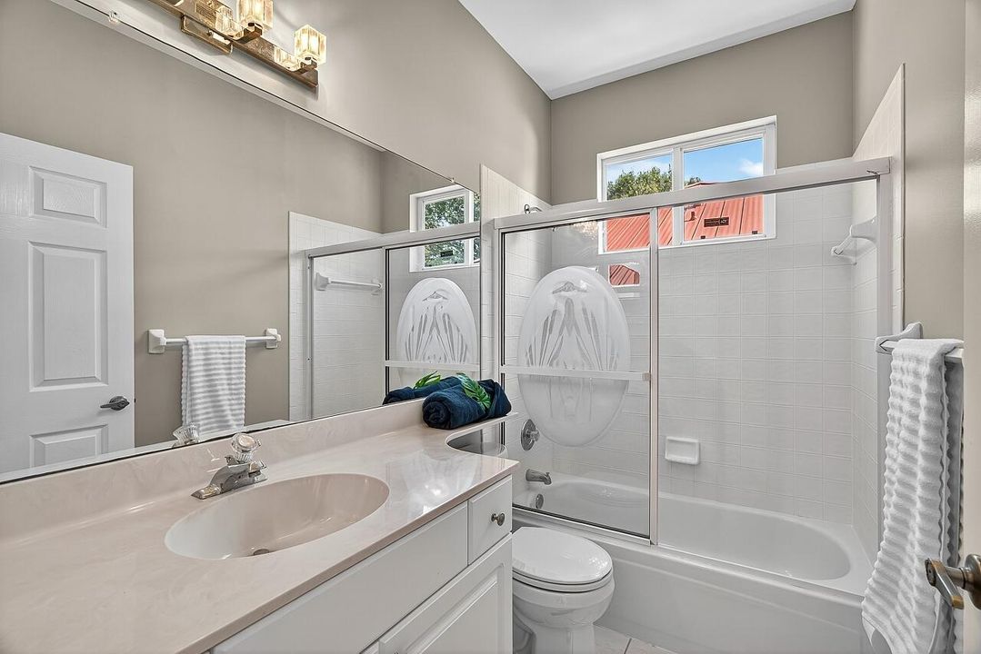 Activo con contrato: $334,900 (3 camas, 2 baños, 1928 Pies cuadrados)