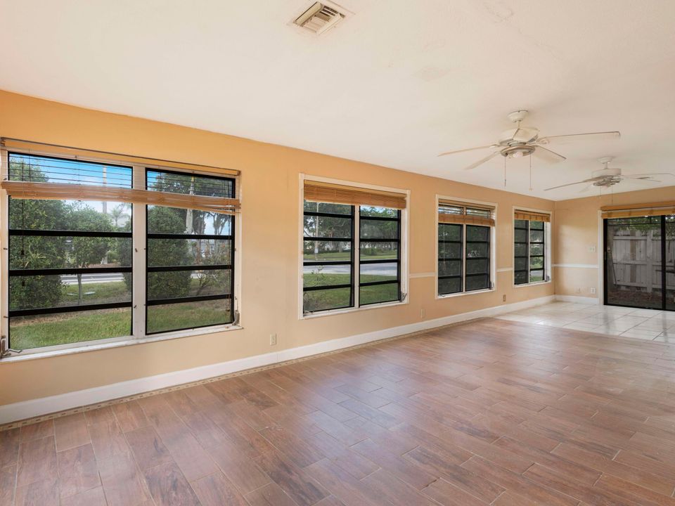 For Rent: $2,500 (3 beds, 2 baths, 1351 Square Feet)