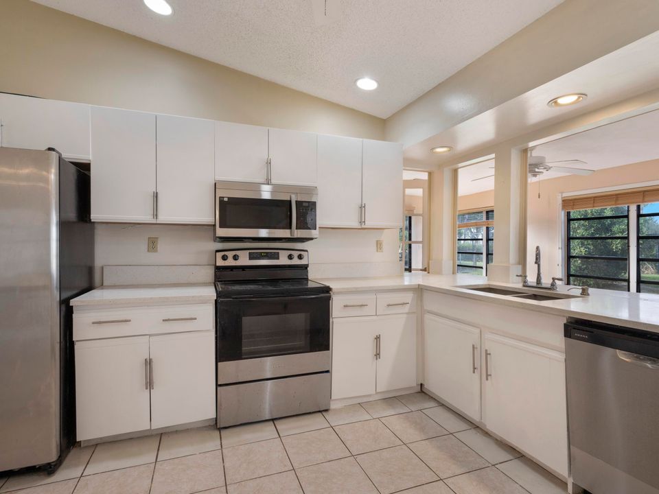 For Rent: $2,500 (3 beds, 2 baths, 1351 Square Feet)