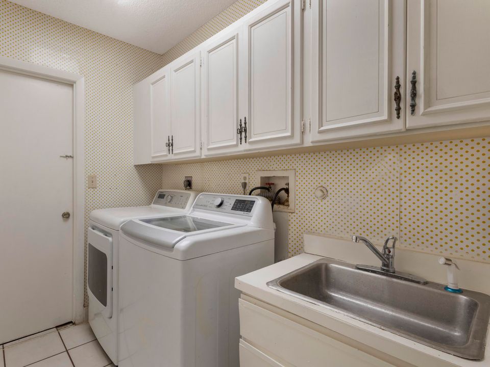 For Rent: $2,500 (3 beds, 2 baths, 1351 Square Feet)