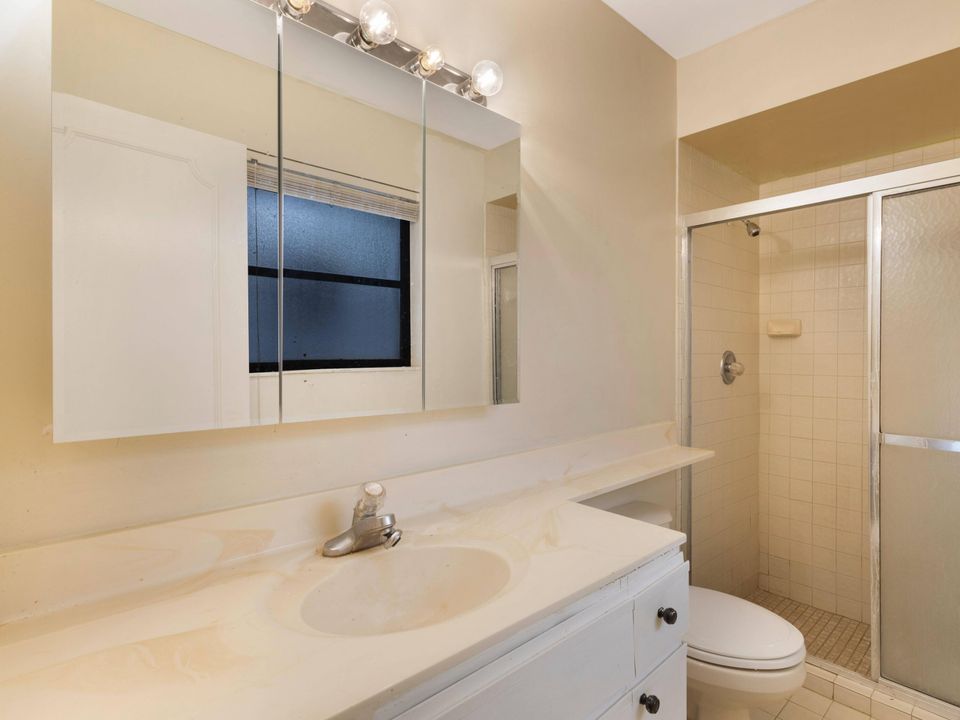 For Rent: $2,500 (3 beds, 2 baths, 1351 Square Feet)