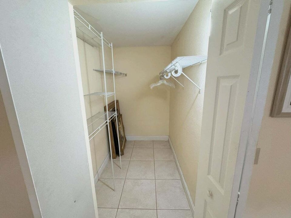 Под контрактом: $88,900 (2 спален, 2 ванн, 880 Квадратных фут)