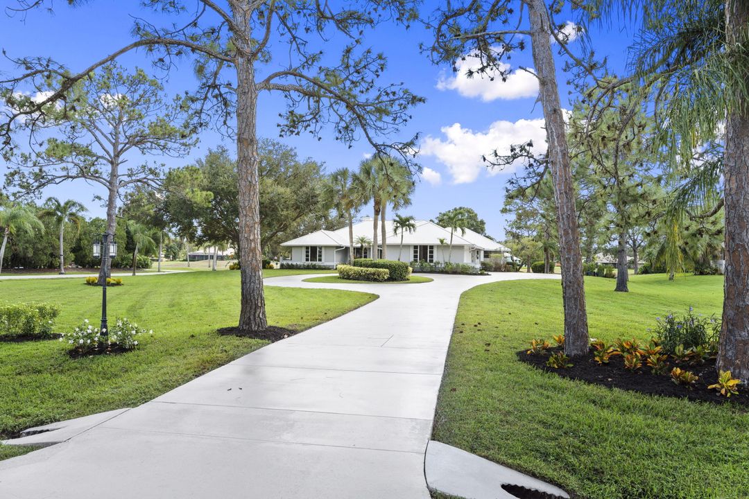 Activo con contrato: $895,000 (3 camas, 2 baños, 2363 Pies cuadrados)