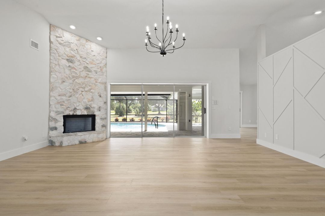 Activo con contrato: $895,000 (3 camas, 2 baños, 2363 Pies cuadrados)