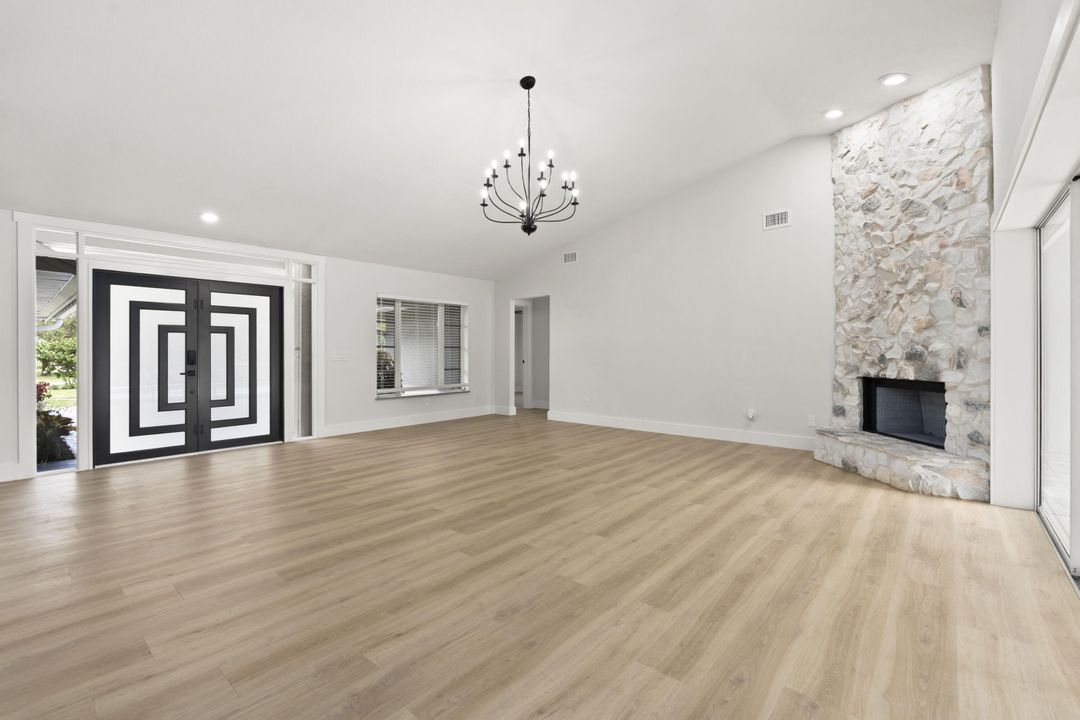 Activo con contrato: $895,000 (3 camas, 2 baños, 2363 Pies cuadrados)