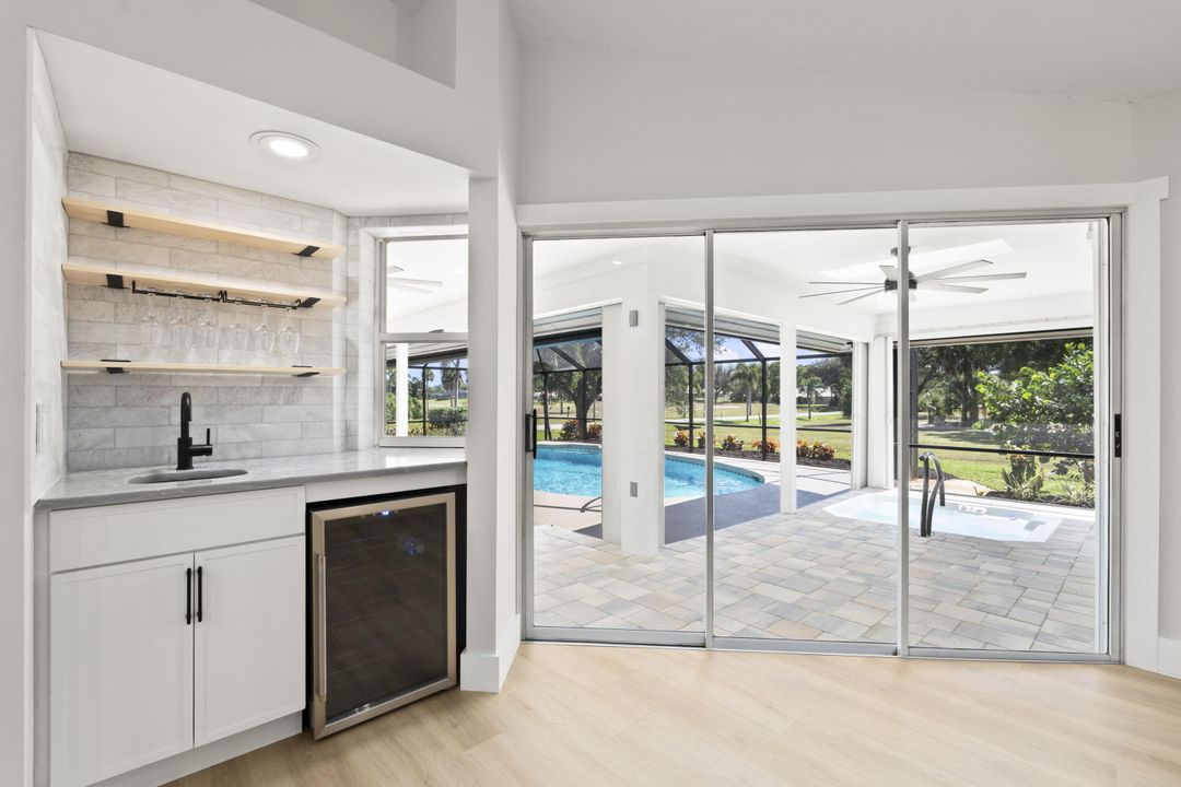 Activo con contrato: $895,000 (3 camas, 2 baños, 2363 Pies cuadrados)