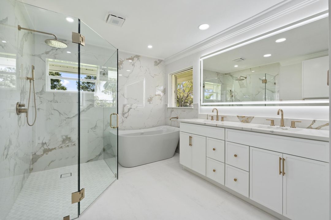 Activo con contrato: $895,000 (3 camas, 2 baños, 2363 Pies cuadrados)