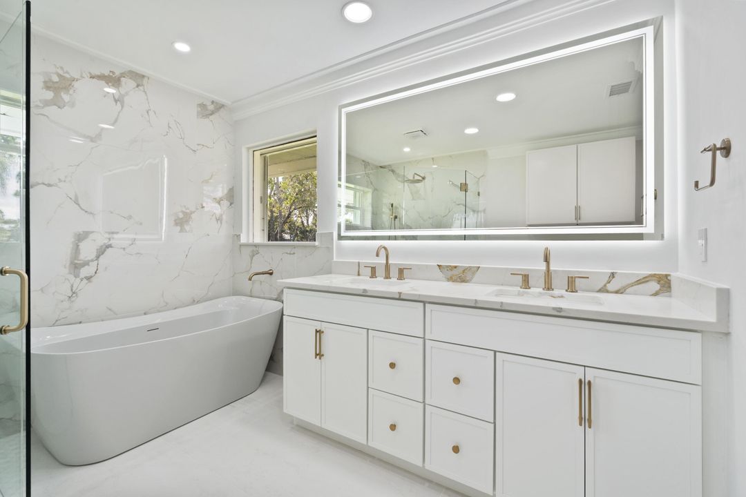 Activo con contrato: $895,000 (3 camas, 2 baños, 2363 Pies cuadrados)