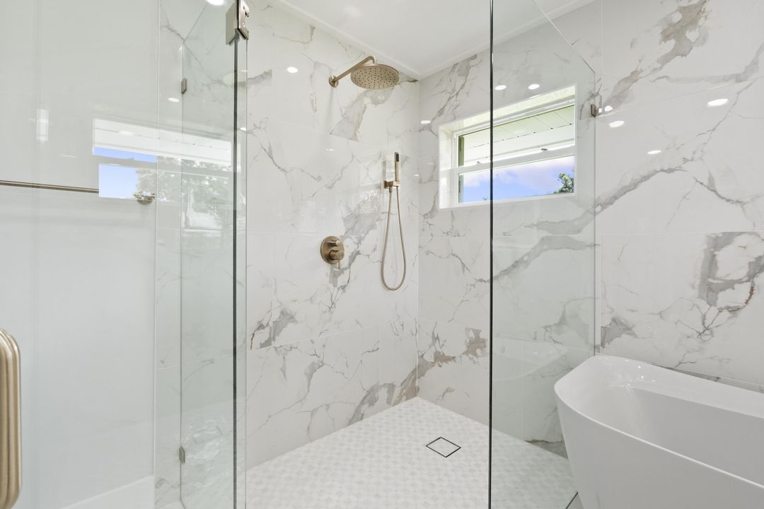 Activo con contrato: $895,000 (3 camas, 2 baños, 2363 Pies cuadrados)