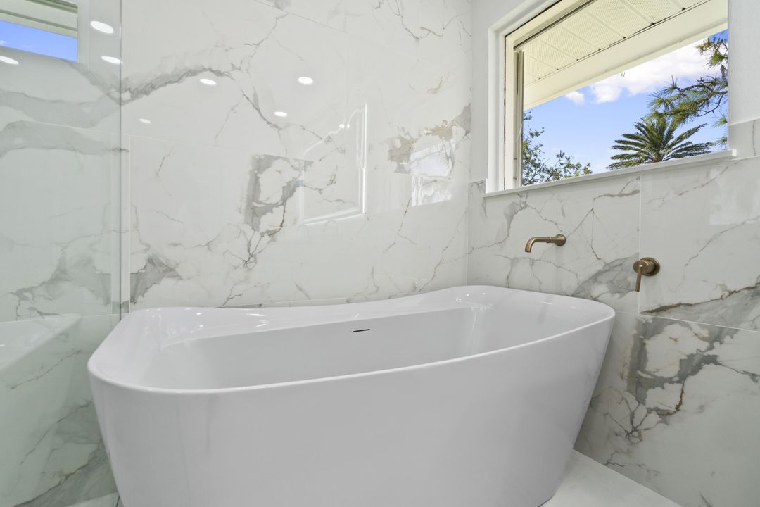 Activo con contrato: $895,000 (3 camas, 2 baños, 2363 Pies cuadrados)