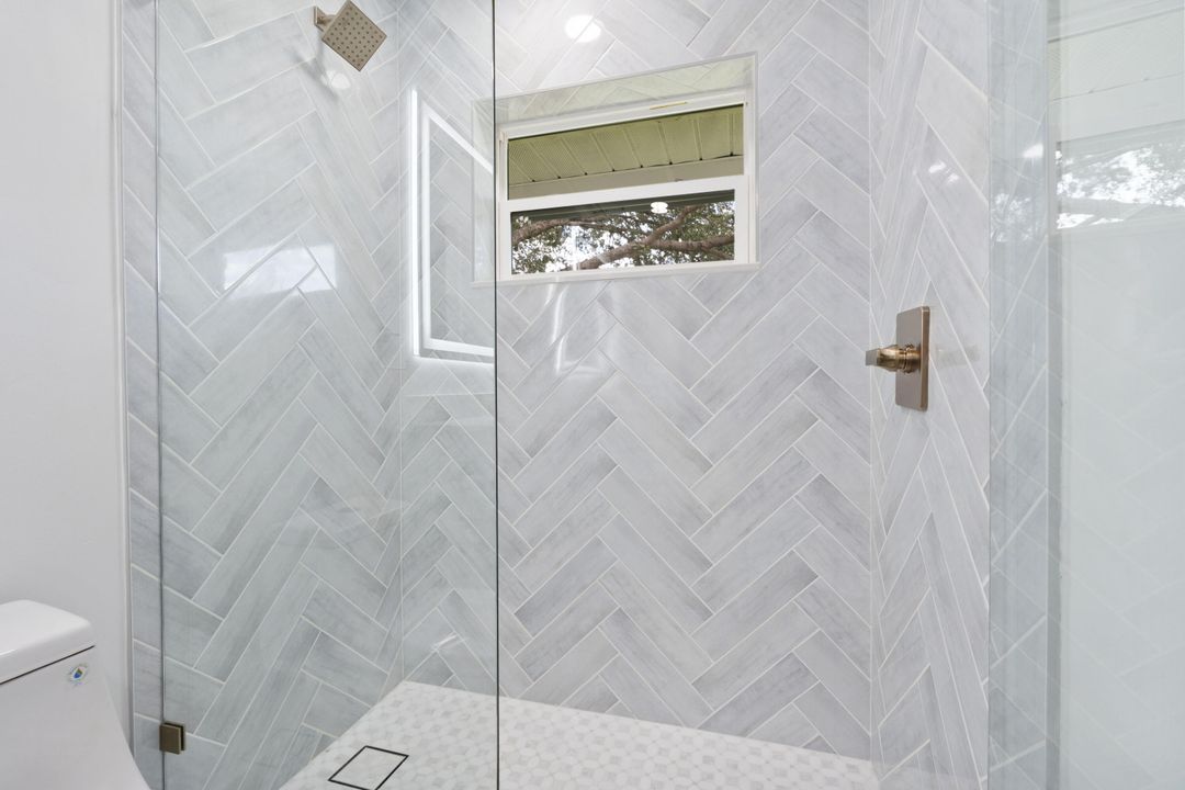 Activo con contrato: $895,000 (3 camas, 2 baños, 2363 Pies cuadrados)