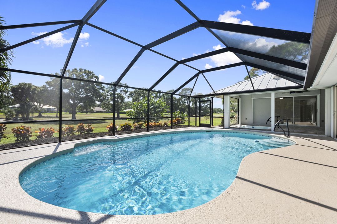 Activo con contrato: $895,000 (3 camas, 2 baños, 2363 Pies cuadrados)