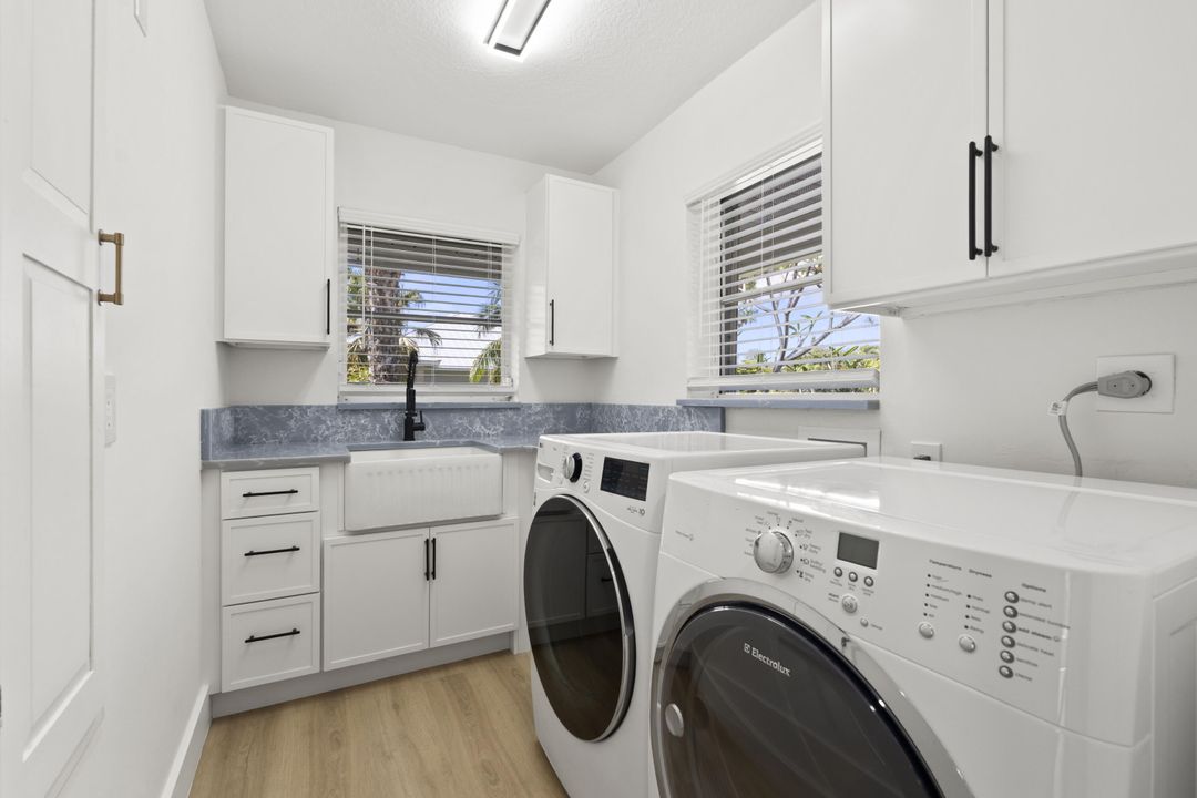 Activo con contrato: $895,000 (3 camas, 2 baños, 2363 Pies cuadrados)