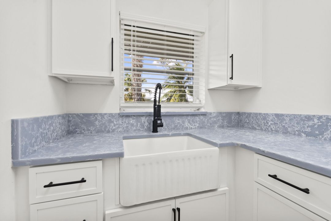 Activo con contrato: $895,000 (3 camas, 2 baños, 2363 Pies cuadrados)