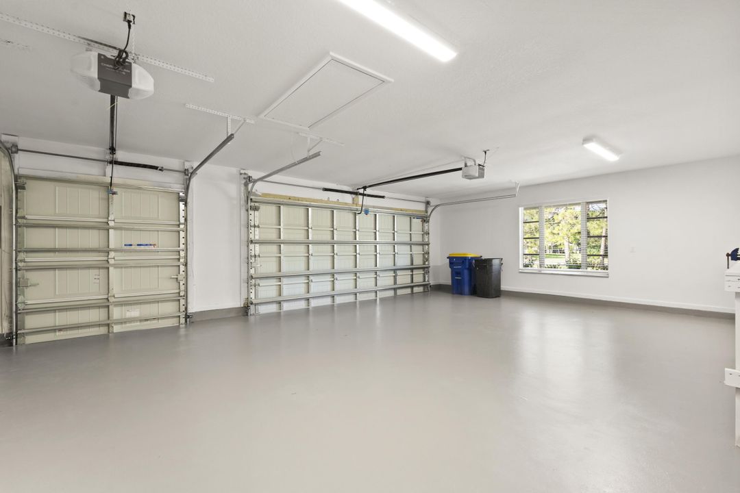 Activo con contrato: $895,000 (3 camas, 2 baños, 2363 Pies cuadrados)