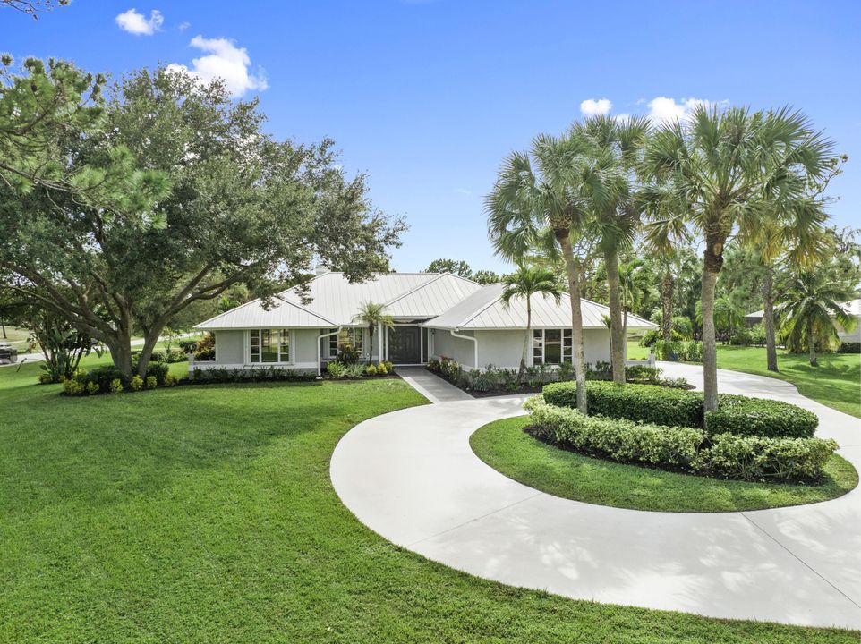 Activo con contrato: $895,000 (3 camas, 2 baños, 2363 Pies cuadrados)