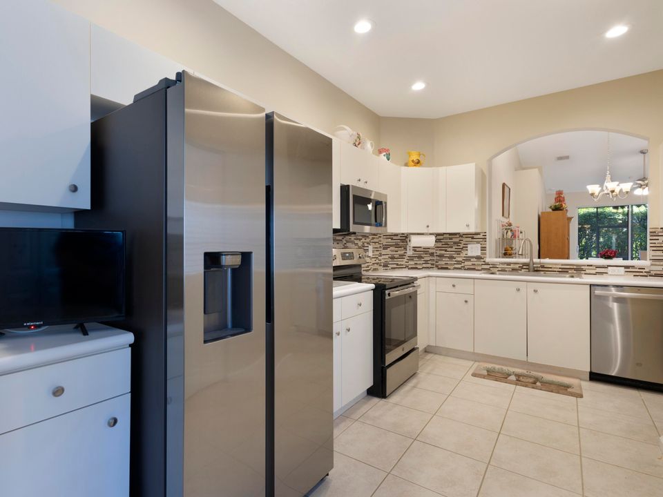 For Sale: $399,900 (3 beds, 2 baths, 1679 Square Feet)