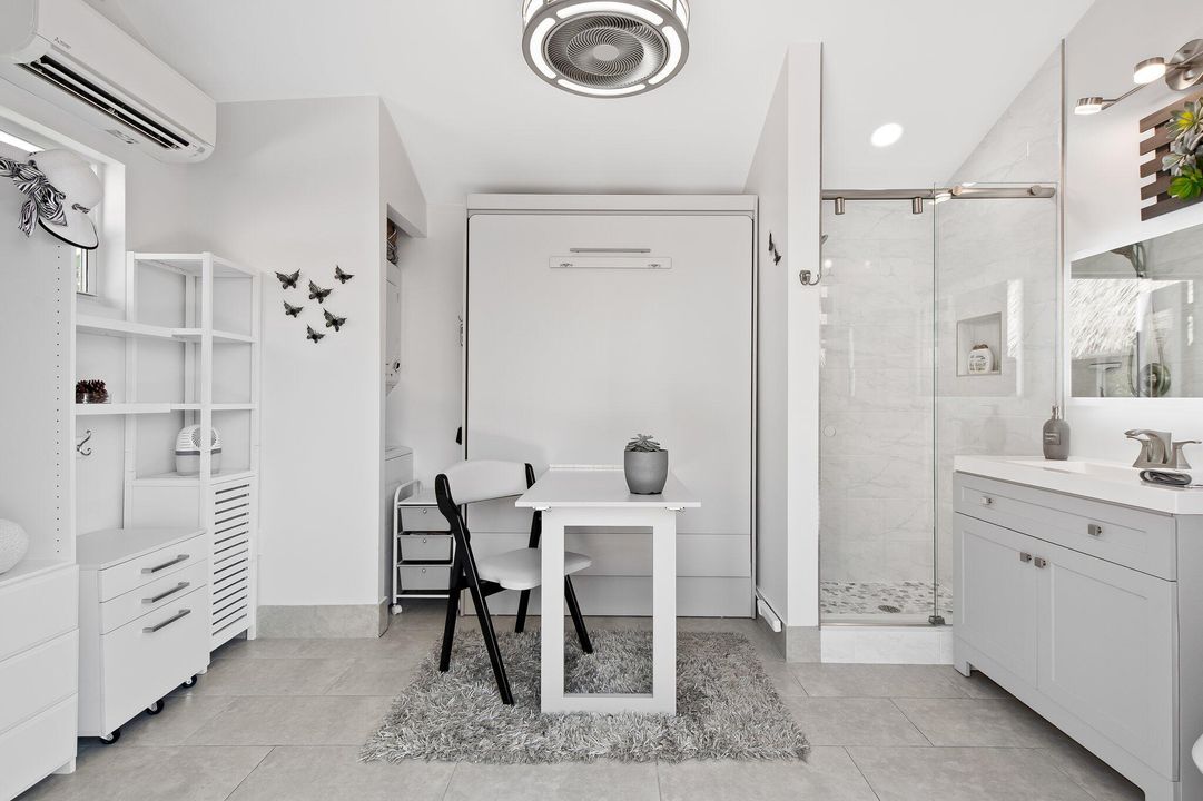 待售: $749,000 (1 贝兹, 1 浴室, 200 平方英尺)