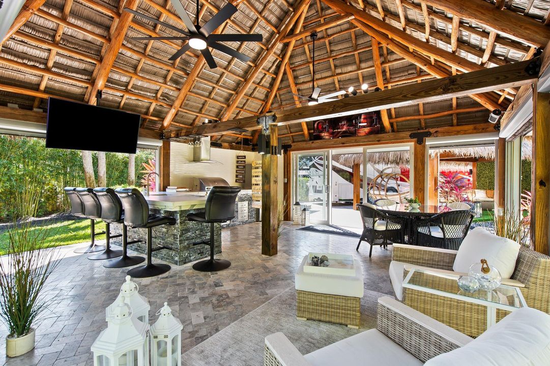 待售: $749,000 (1 贝兹, 1 浴室, 200 平方英尺)