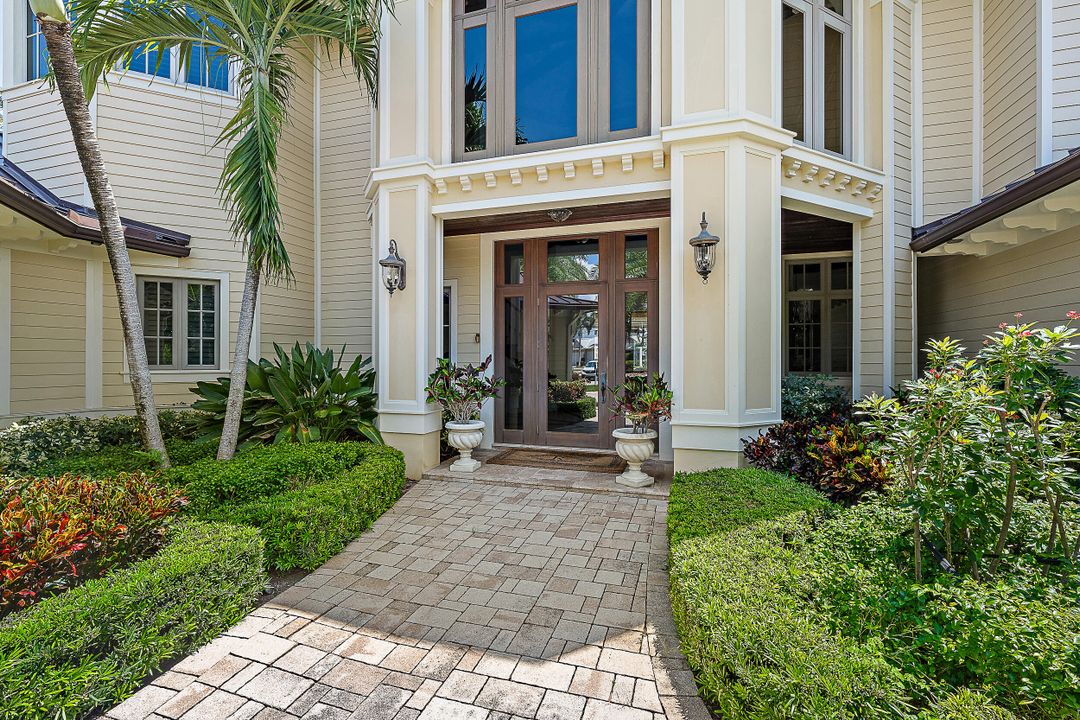 待售: $12,000,000 (5 贝兹, 6 浴室, 7369 平方英尺)