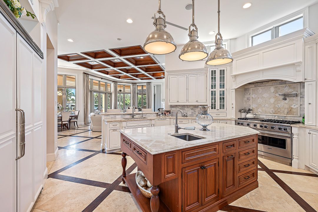 待售: $12,000,000 (5 贝兹, 6 浴室, 7369 平方英尺)