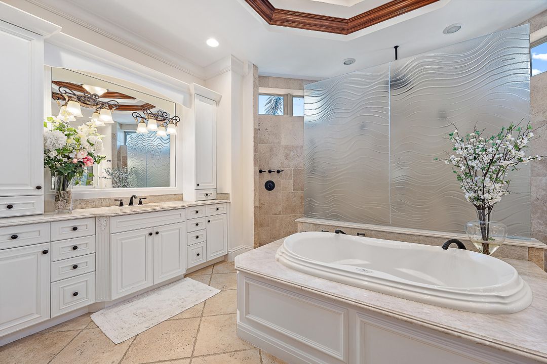 待售: $12,000,000 (5 贝兹, 6 浴室, 7369 平方英尺)