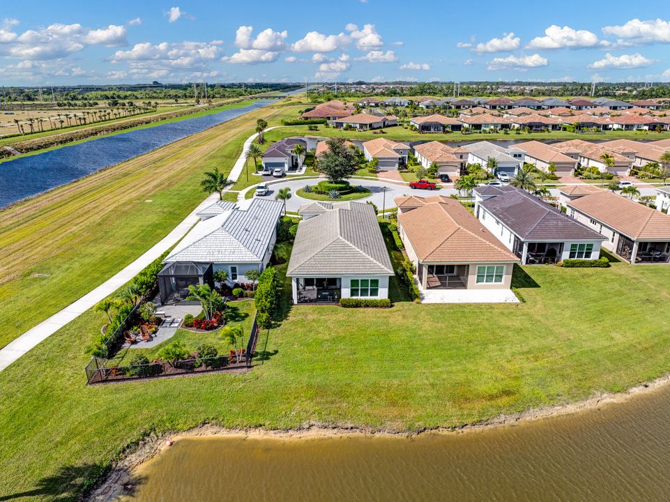 For Sale: $424,900 (2 beds, 2 baths, 1646 Square Feet)