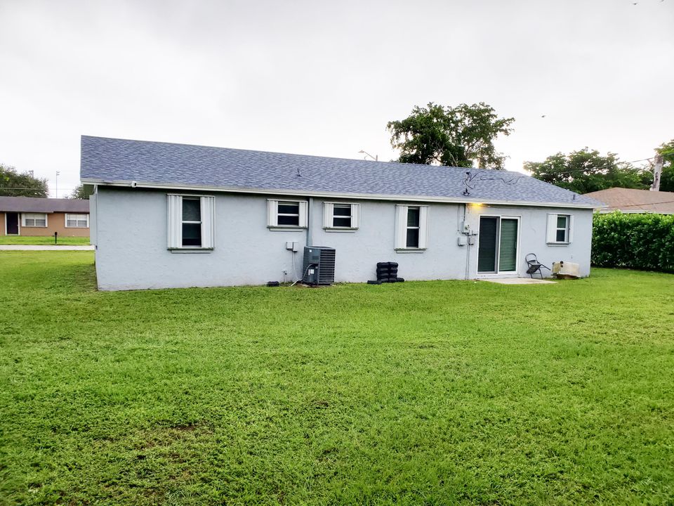 For Sale: $470,000 (4 beds, 2 baths, 1320 Square Feet)