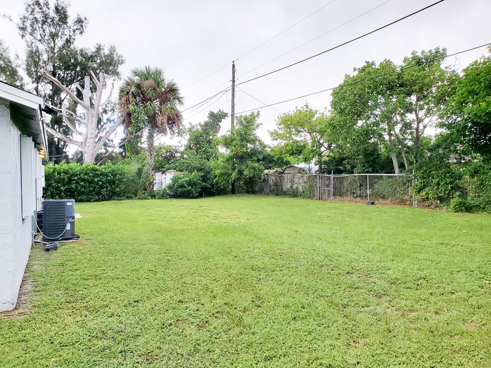 For Sale: $470,000 (4 beds, 2 baths, 1320 Square Feet)