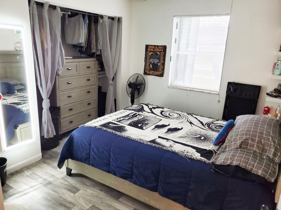 For Sale: $470,000 (4 beds, 2 baths, 1320 Square Feet)