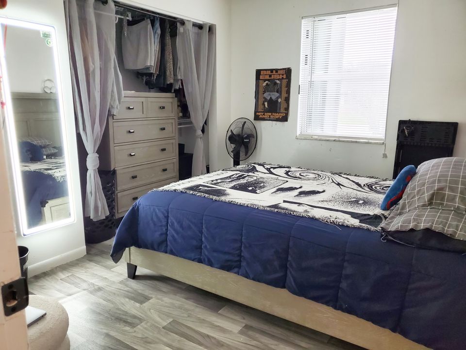 For Sale: $470,000 (4 beds, 2 baths, 1320 Square Feet)