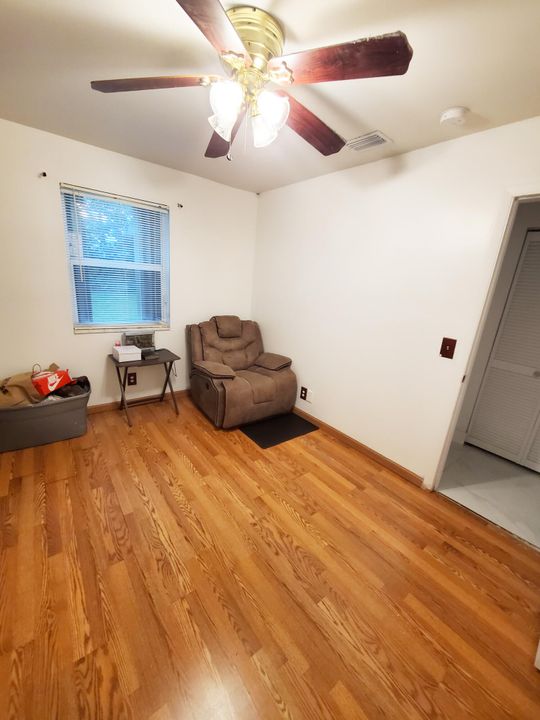 For Sale: $470,000 (4 beds, 2 baths, 1320 Square Feet)