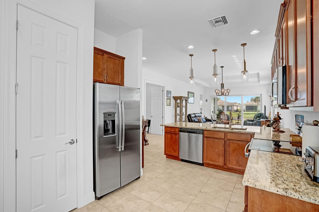 For Sale: $424,900 (2 beds, 2 baths, 1646 Square Feet)