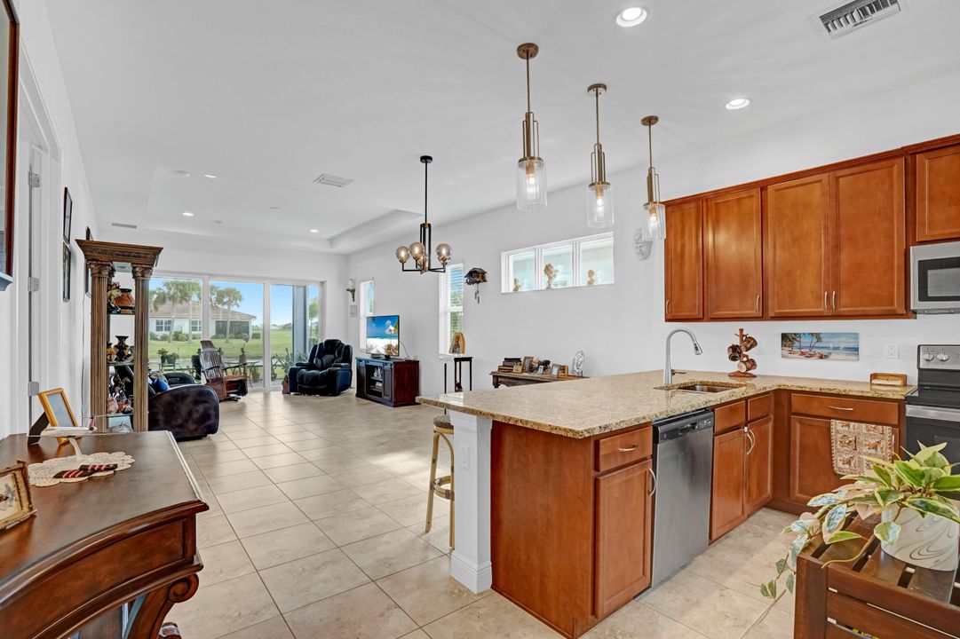 For Sale: $424,900 (2 beds, 2 baths, 1646 Square Feet)
