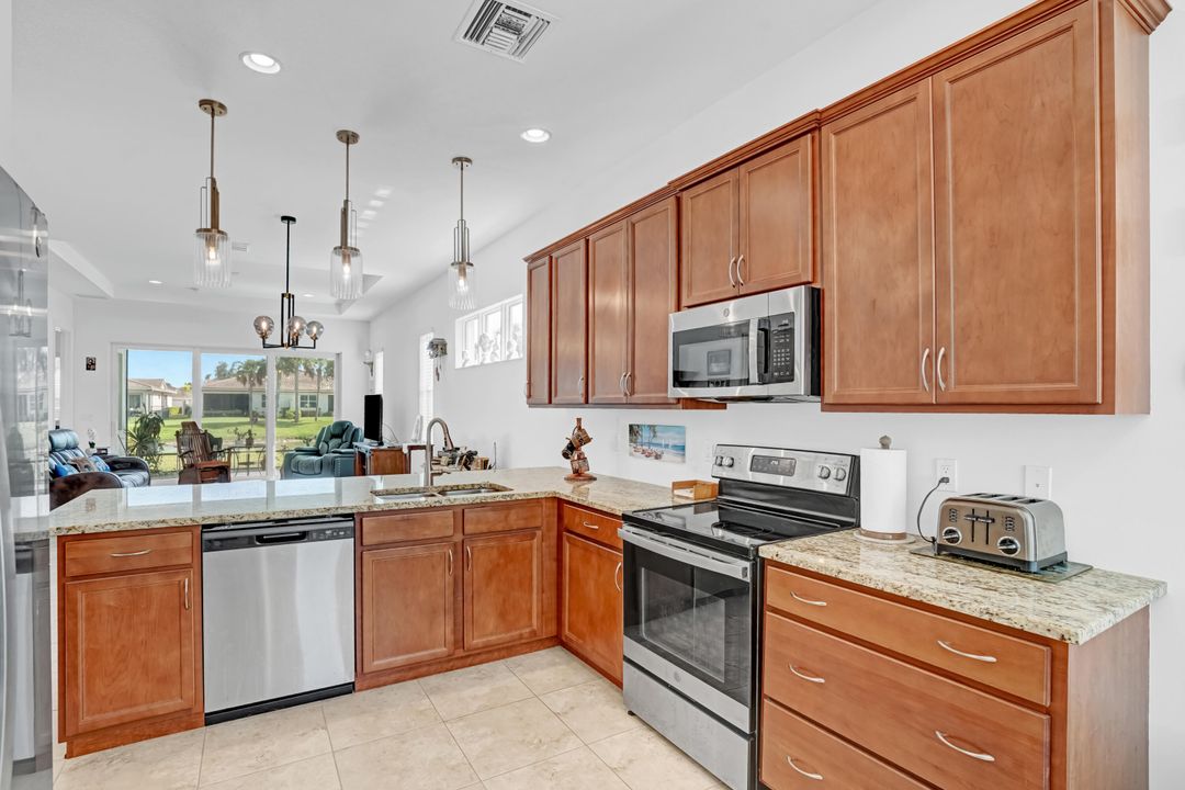 For Sale: $424,900 (2 beds, 2 baths, 1646 Square Feet)