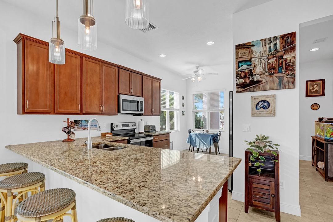 For Sale: $424,900 (2 beds, 2 baths, 1646 Square Feet)