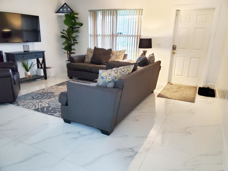 For Sale: $470,000 (4 beds, 2 baths, 1320 Square Feet)