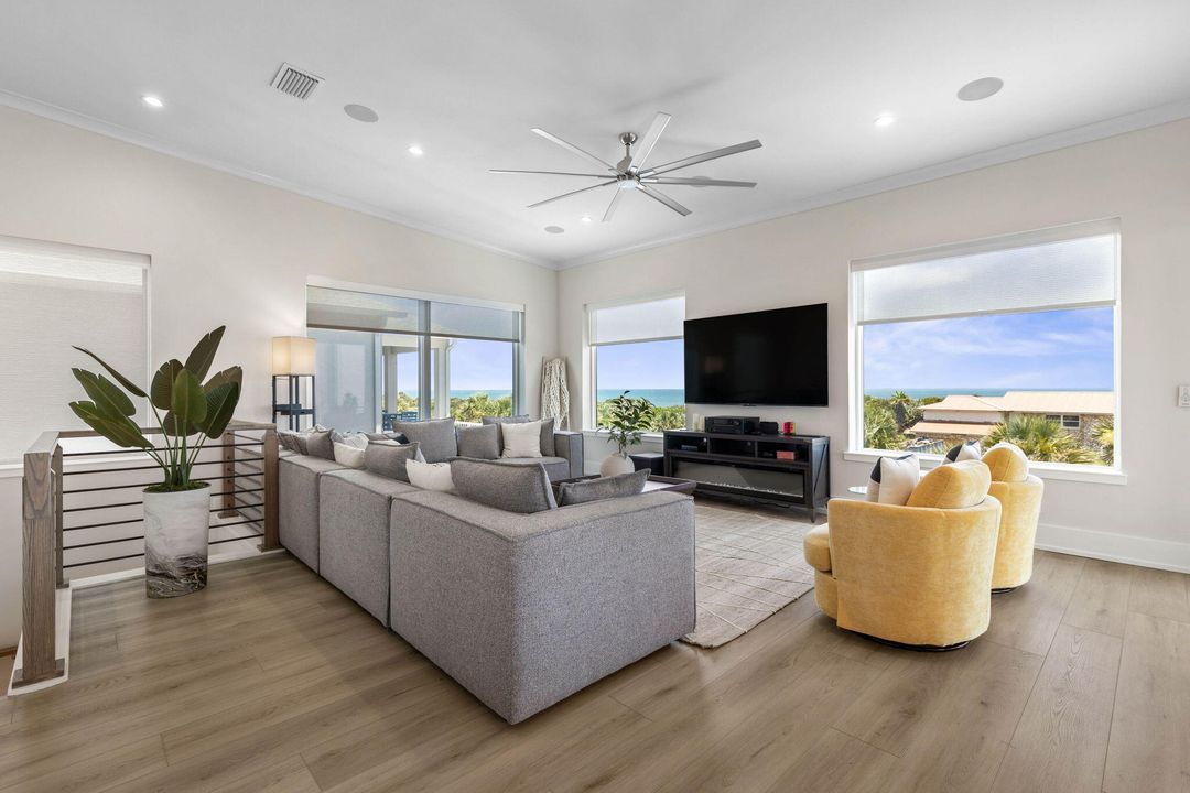 出租: $7,900 (5 贝兹, 4 浴室, 2960 平方英尺)