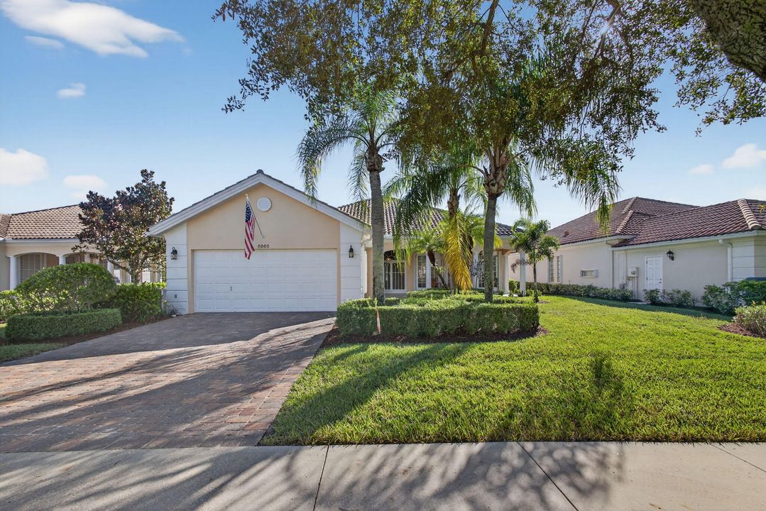 For Sale: $899,000 (4 beds, 3 baths, 2493 Square Feet)