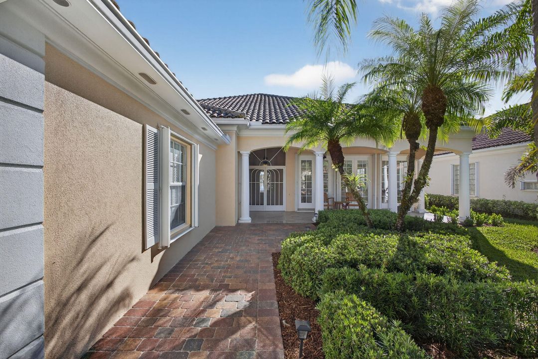 For Sale: $899,000 (4 beds, 3 baths, 2493 Square Feet)