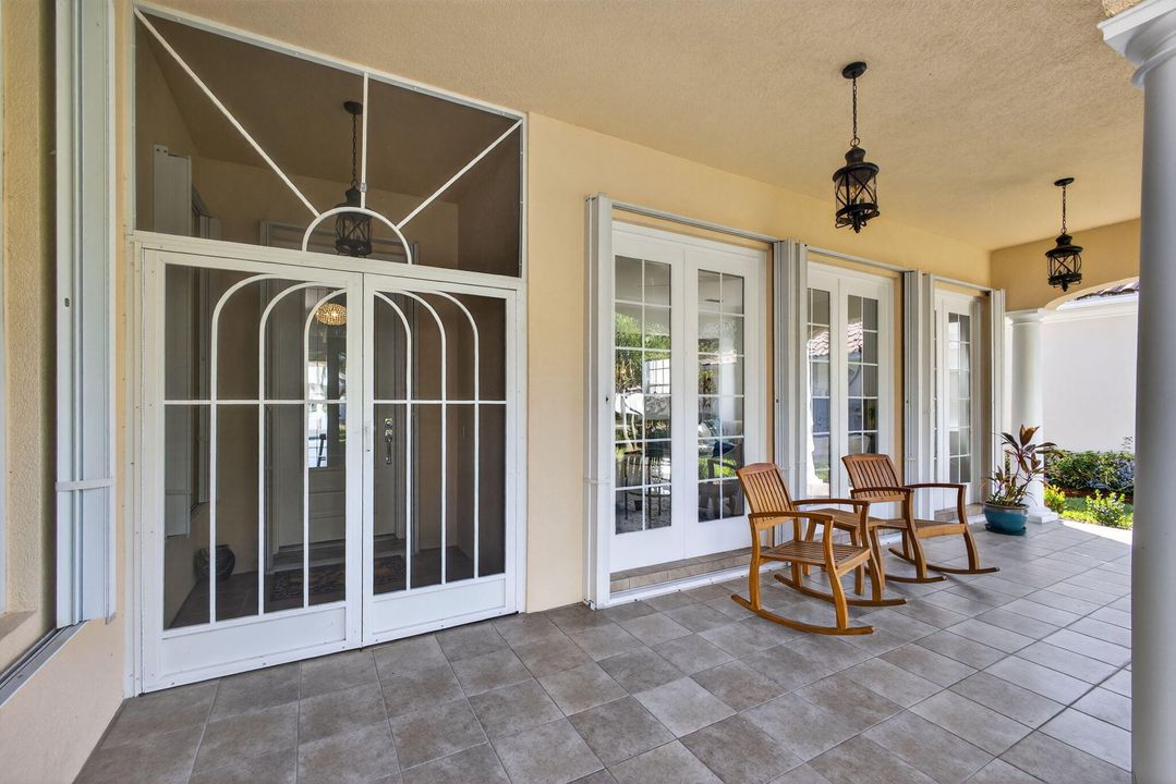 For Sale: $899,000 (4 beds, 3 baths, 2493 Square Feet)