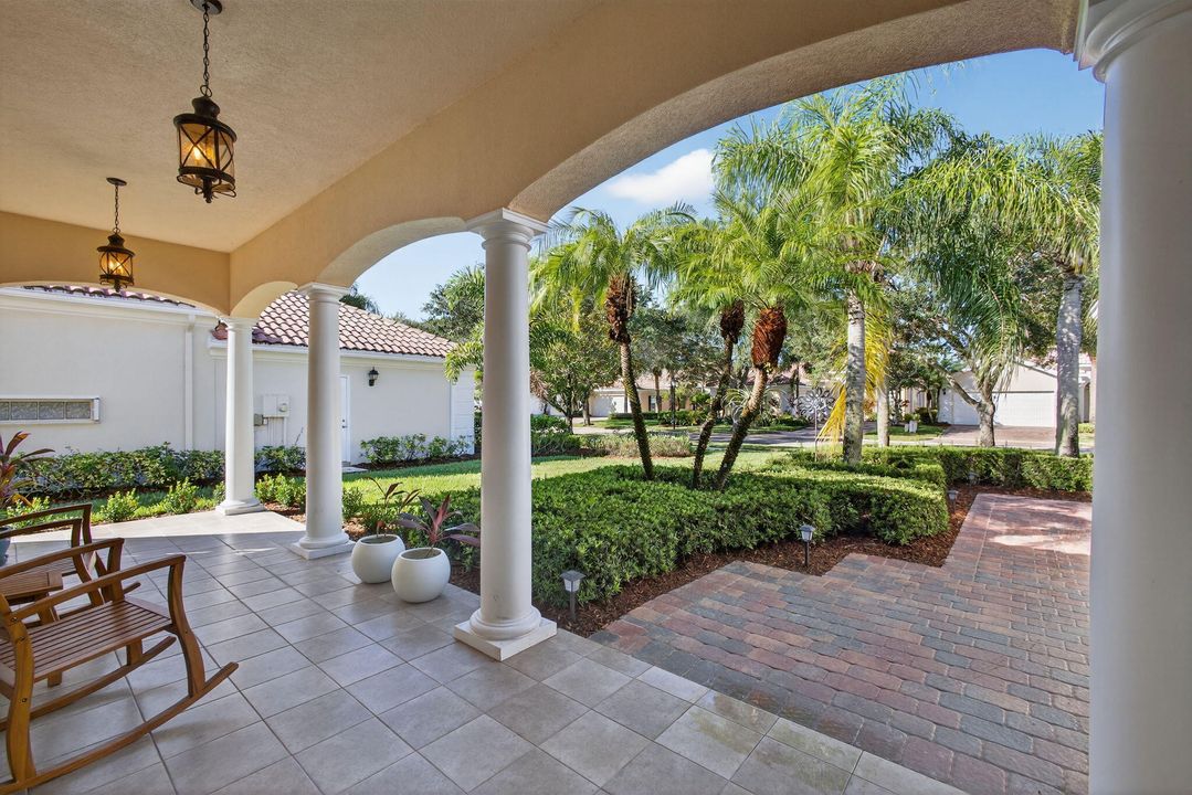 For Sale: $899,000 (4 beds, 3 baths, 2493 Square Feet)